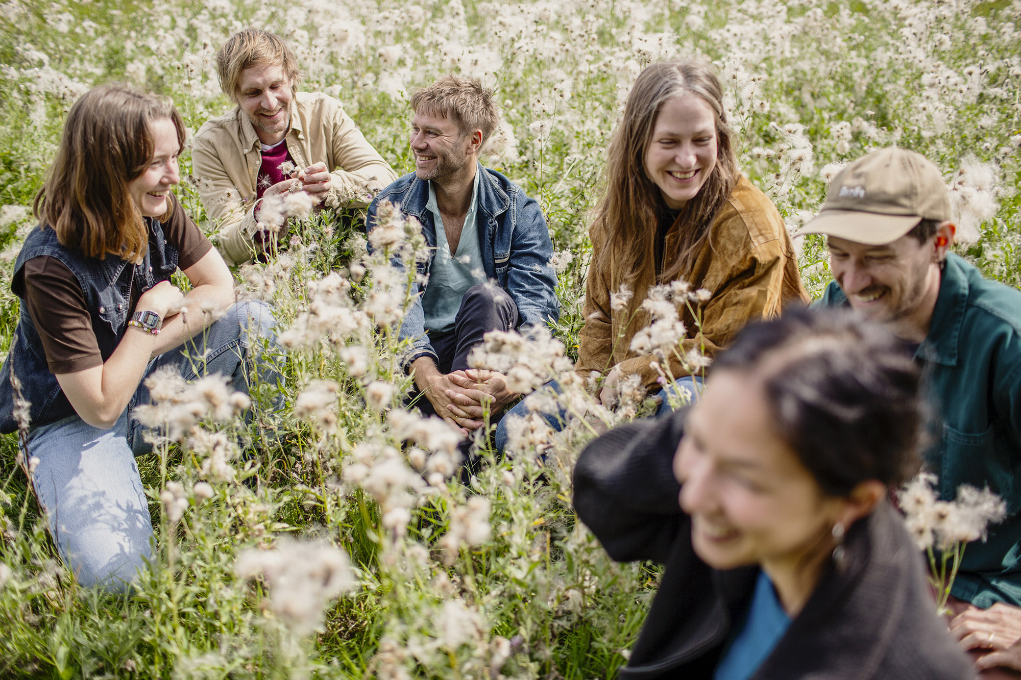 Girls in Airports x Halvcirkel